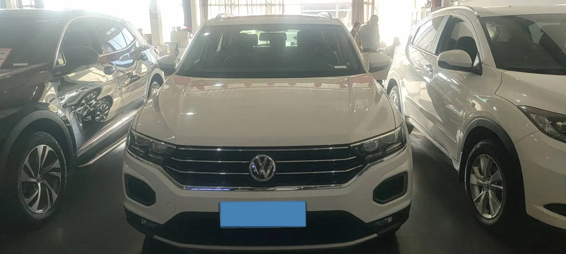 2019 VOLKSWAGEN T-ROC thumbnail 2