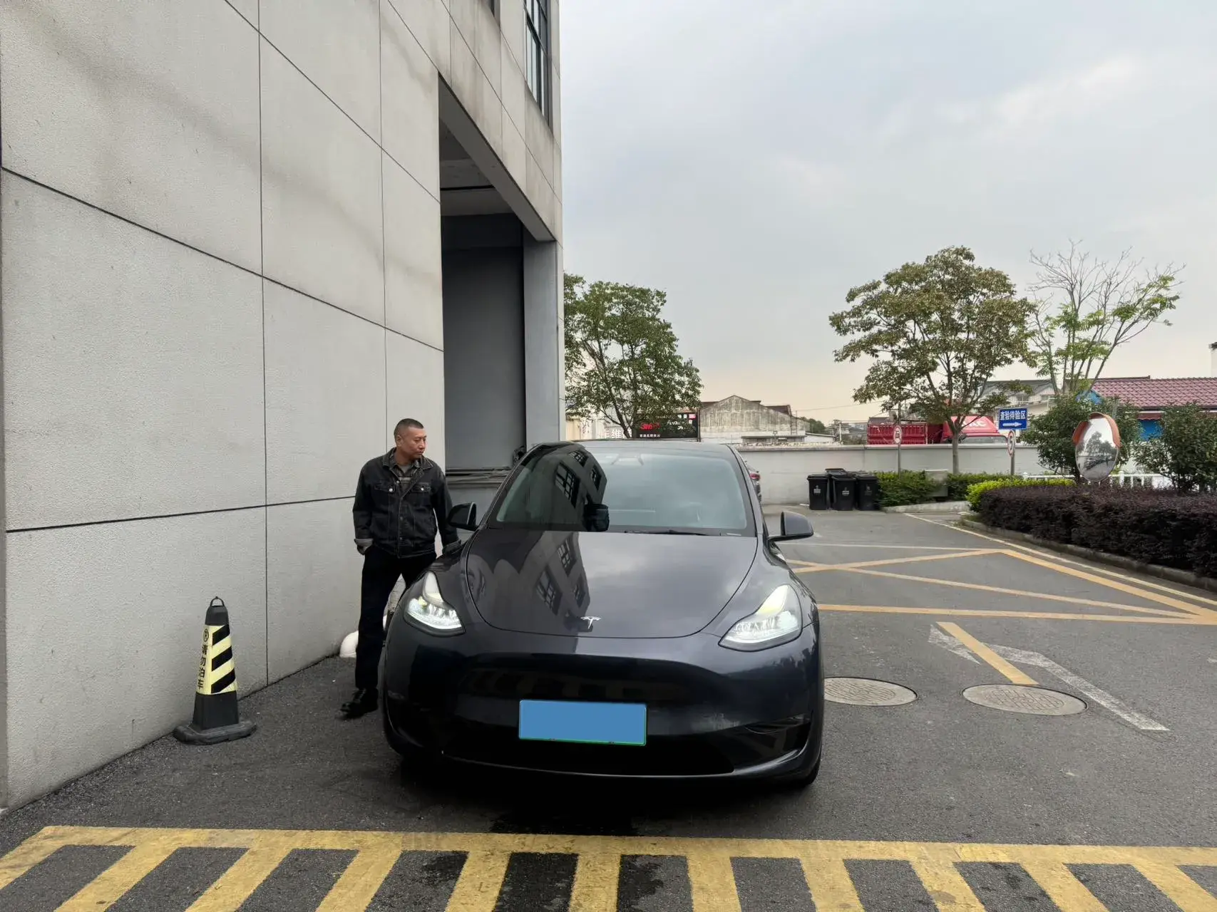 2021 TESLA MODEL thumbnail 3