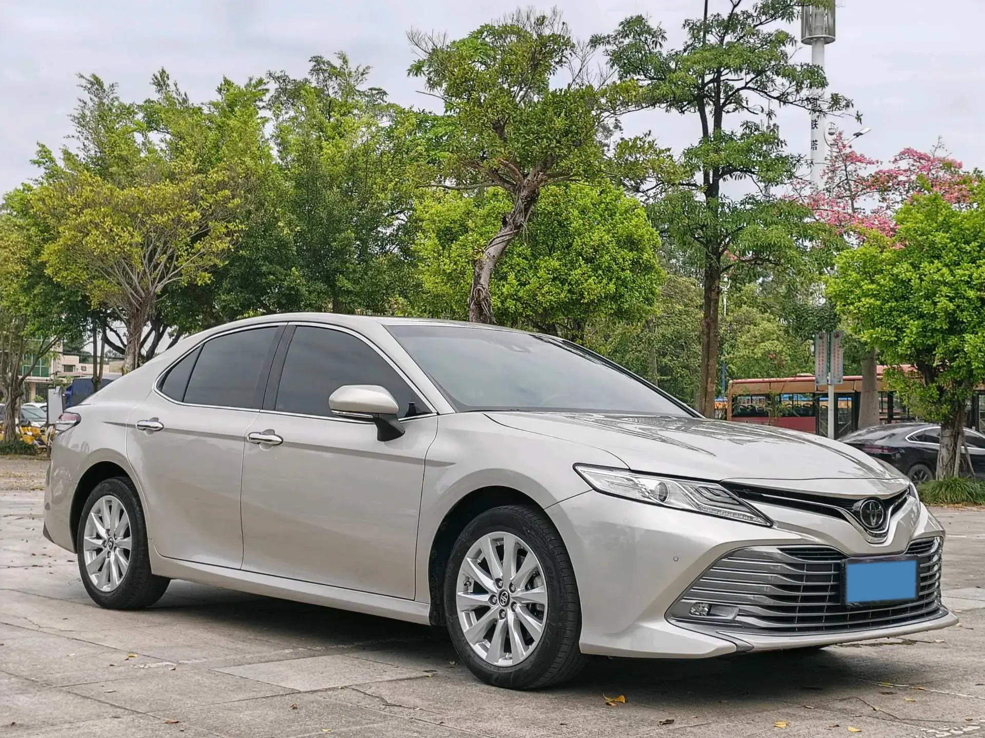 2019 TOYOTA CAMRY thumbnail 3