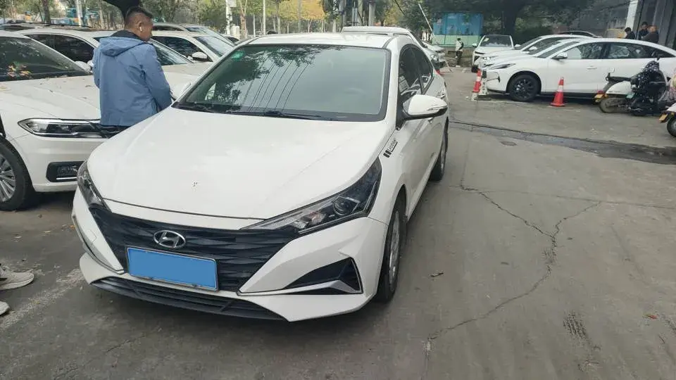 2016 HYUNDAI VERNA thumbnail 2