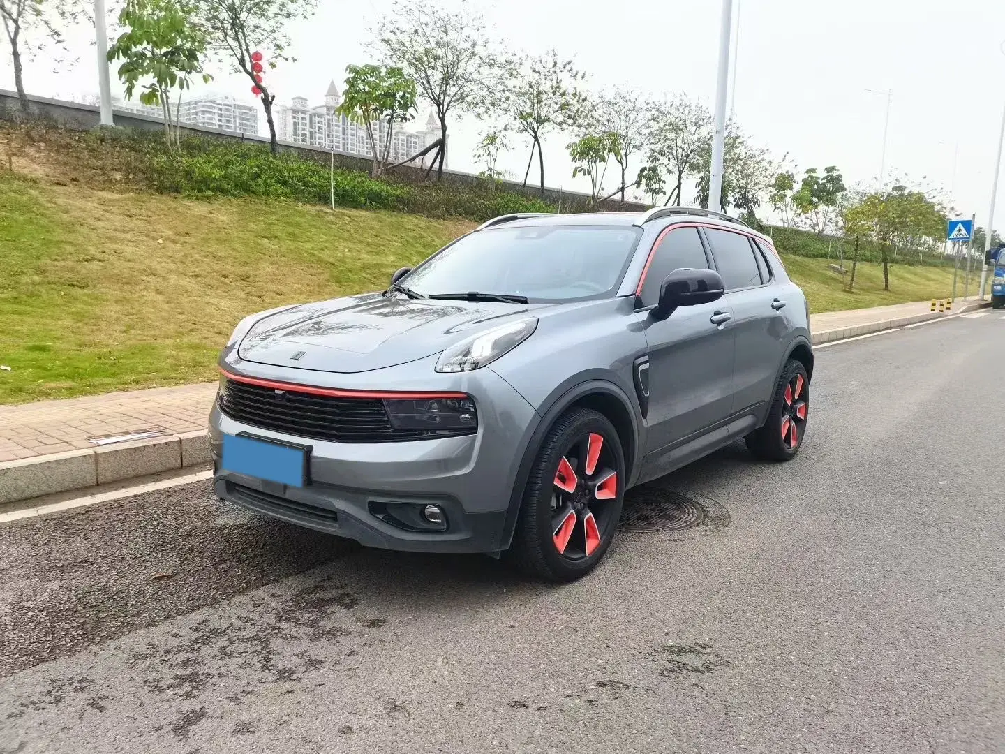2019 LYNK&CO 01 view 1