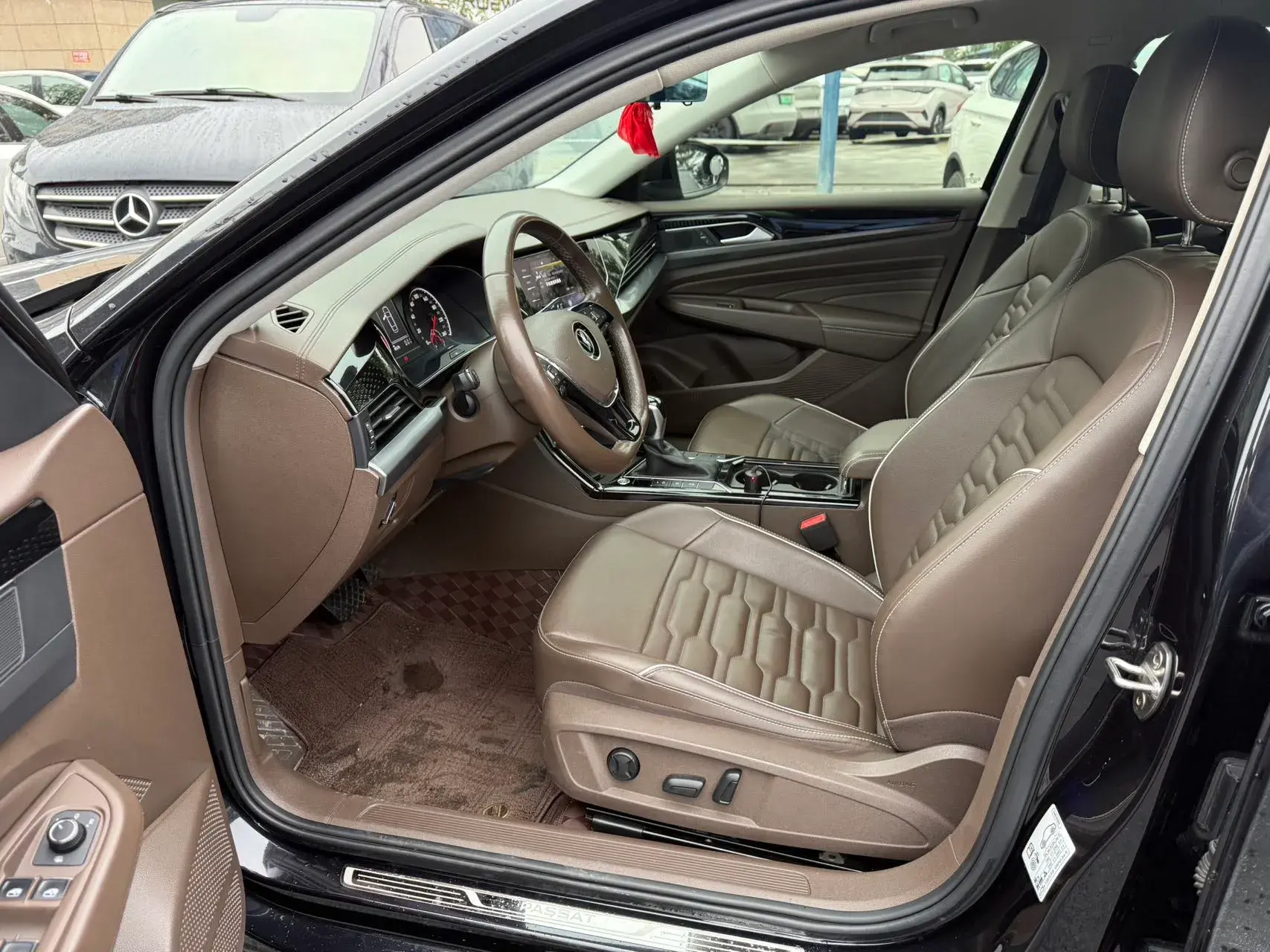 2021 VOLKSWAGEN PASSAT thumbnail 4