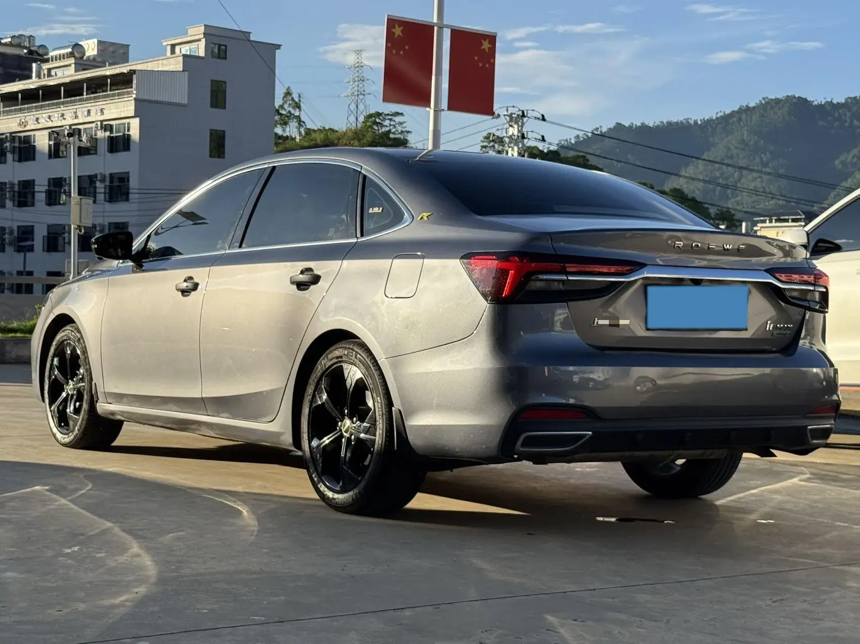 2020 ROEWE I6 thumbnail 4