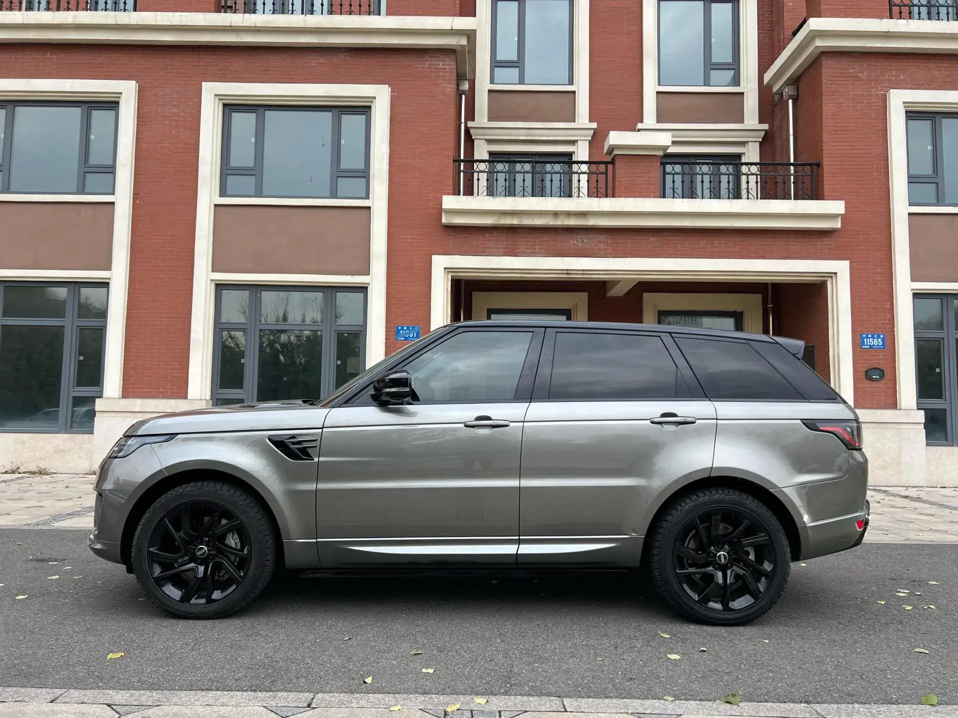 2018 LAND ROVER thumbnail 4
