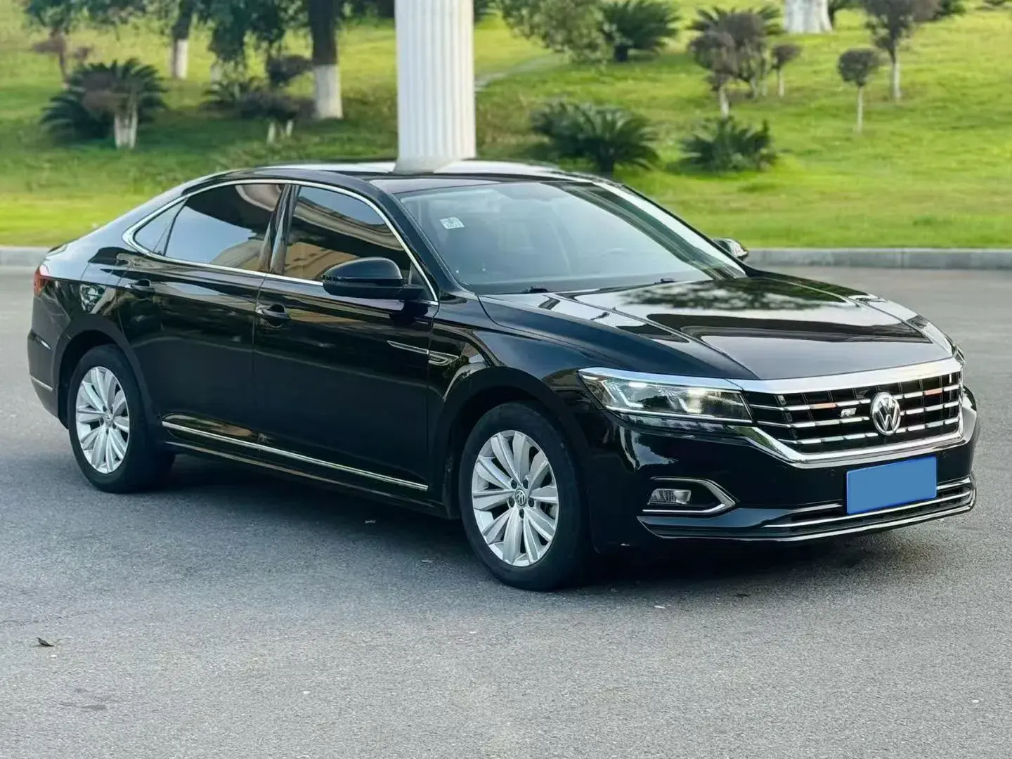 2019 VOLKSWAGEN PASSAT thumbnail 3