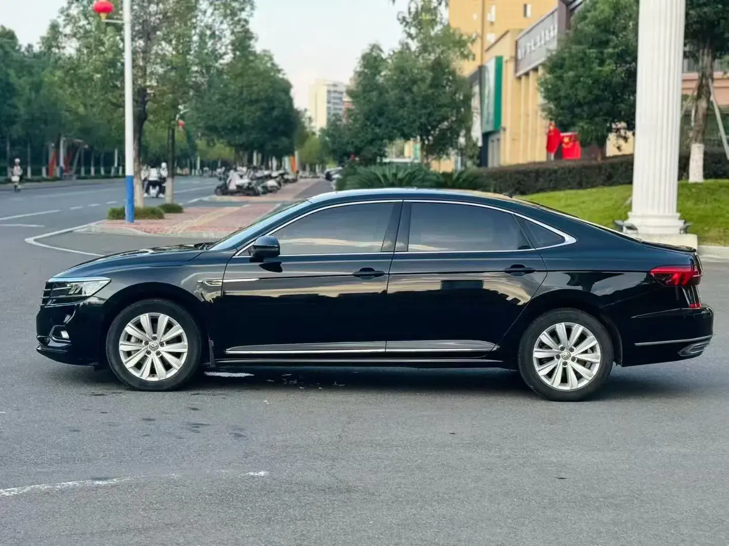 2019 VOLKSWAGEN PASSAT thumbnail 4