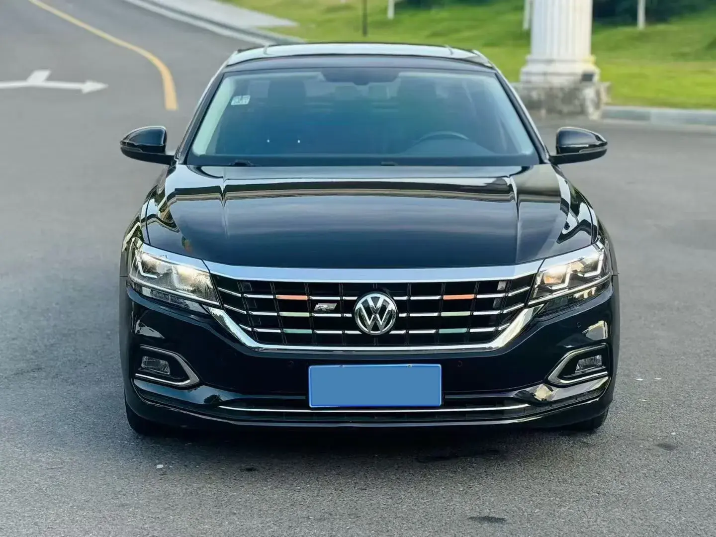 2019 VOLKSWAGEN PASSAT thumbnail 2