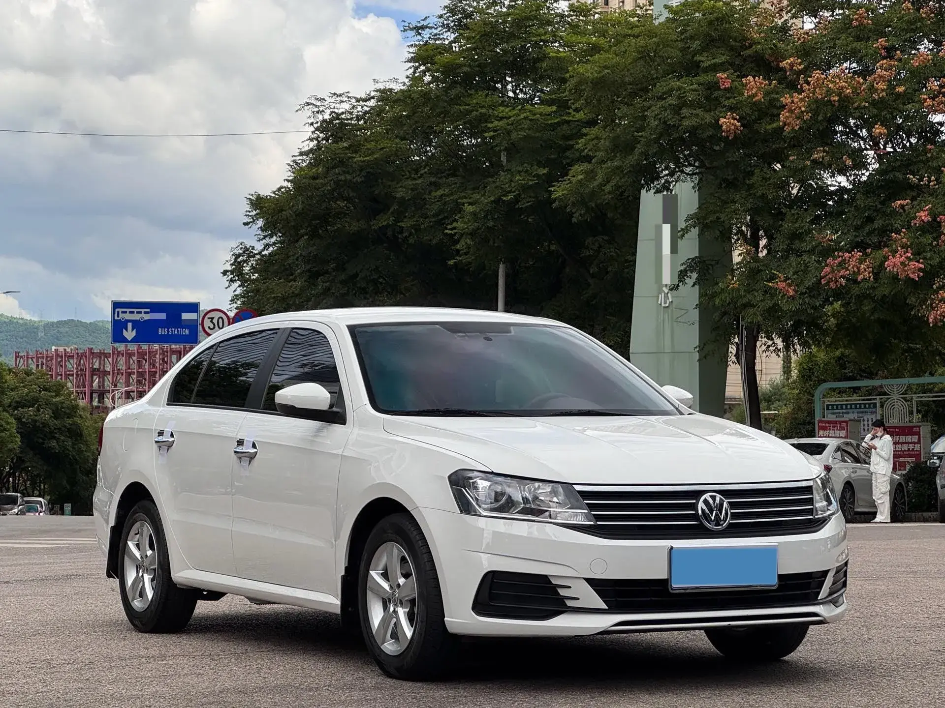 2019 VOLKSWAGEN LAVIDA thumbnail 3