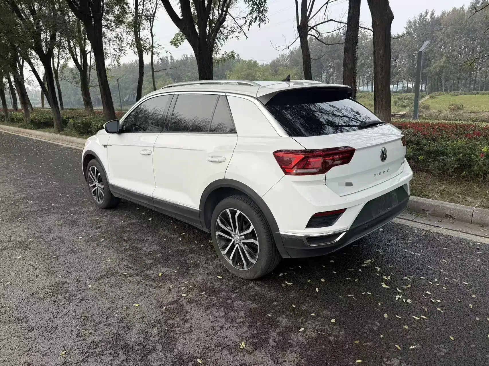 2019 VOLKSWAGEN T-ROC thumbnail 4