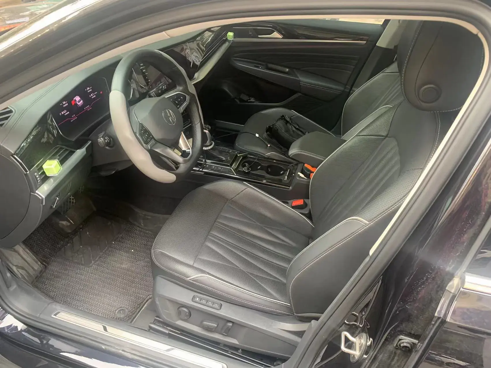 2022 VOLKSWAGEN PASSAT thumbnail 3