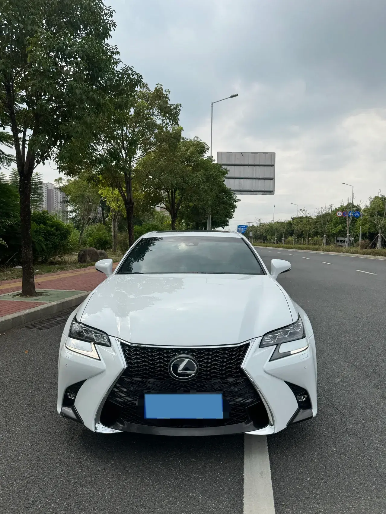 2016 LEXUS GS thumbnail 2