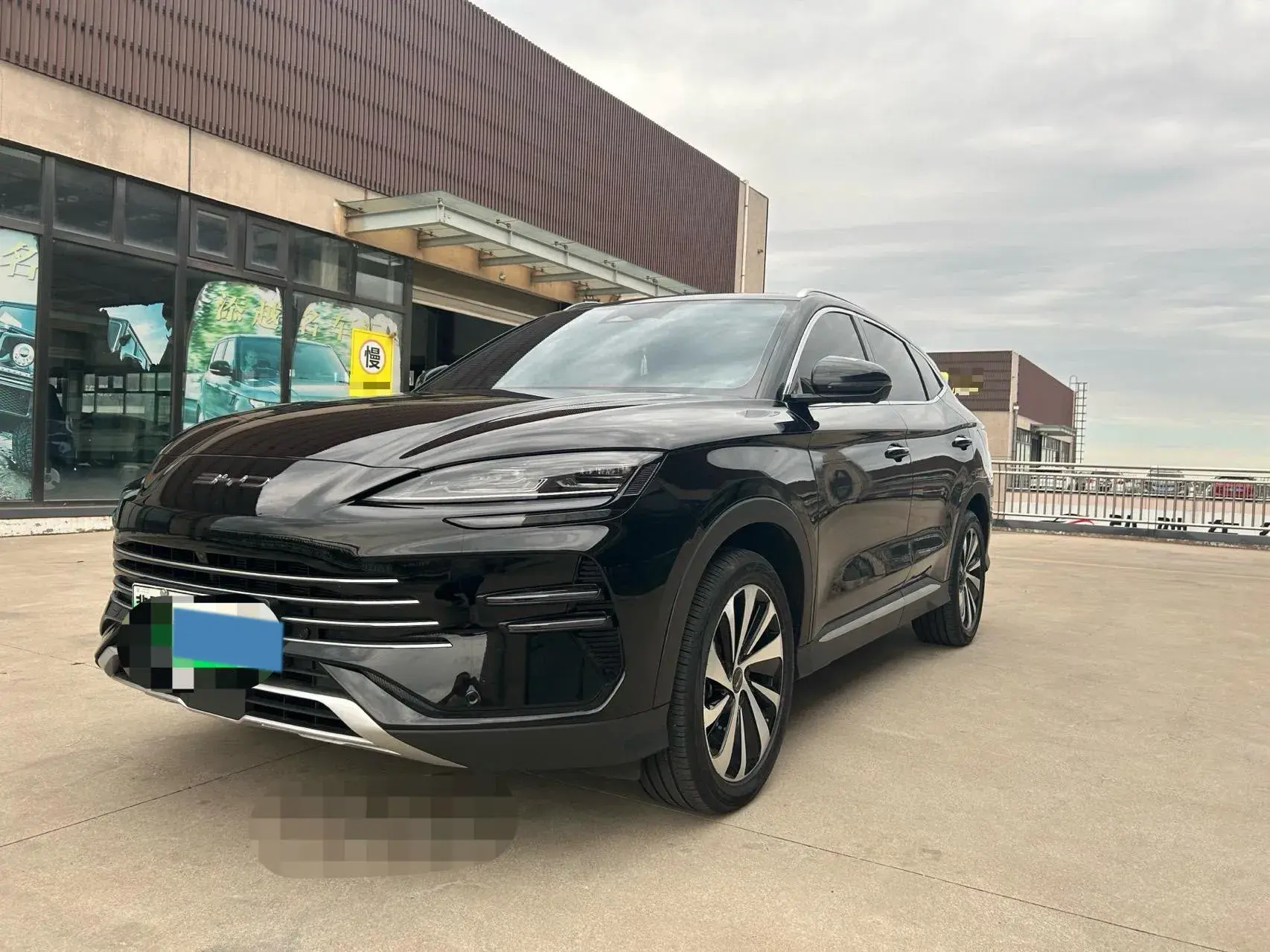 2024 BYD SONG view 1