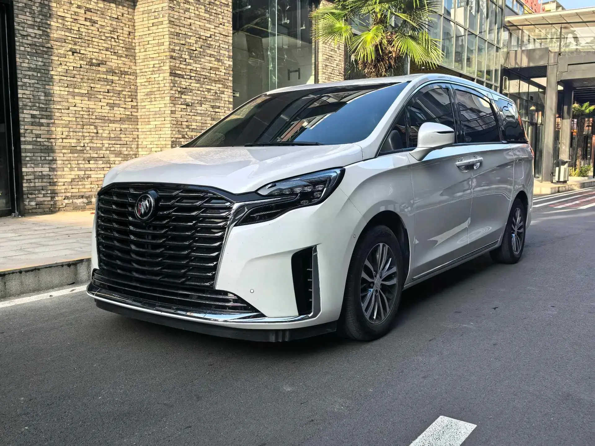 2023 BUICK GL8 view 1