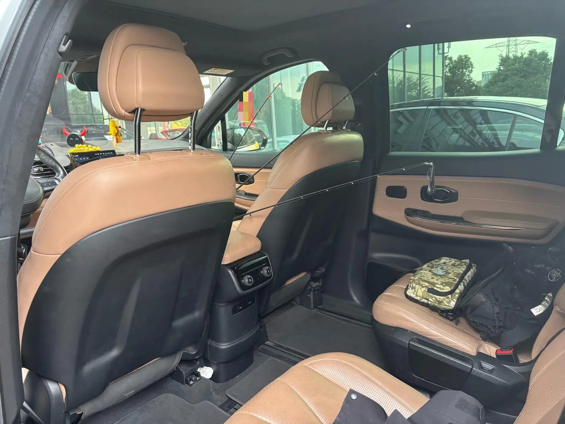 2020 NIO ES8 thumbnail 3