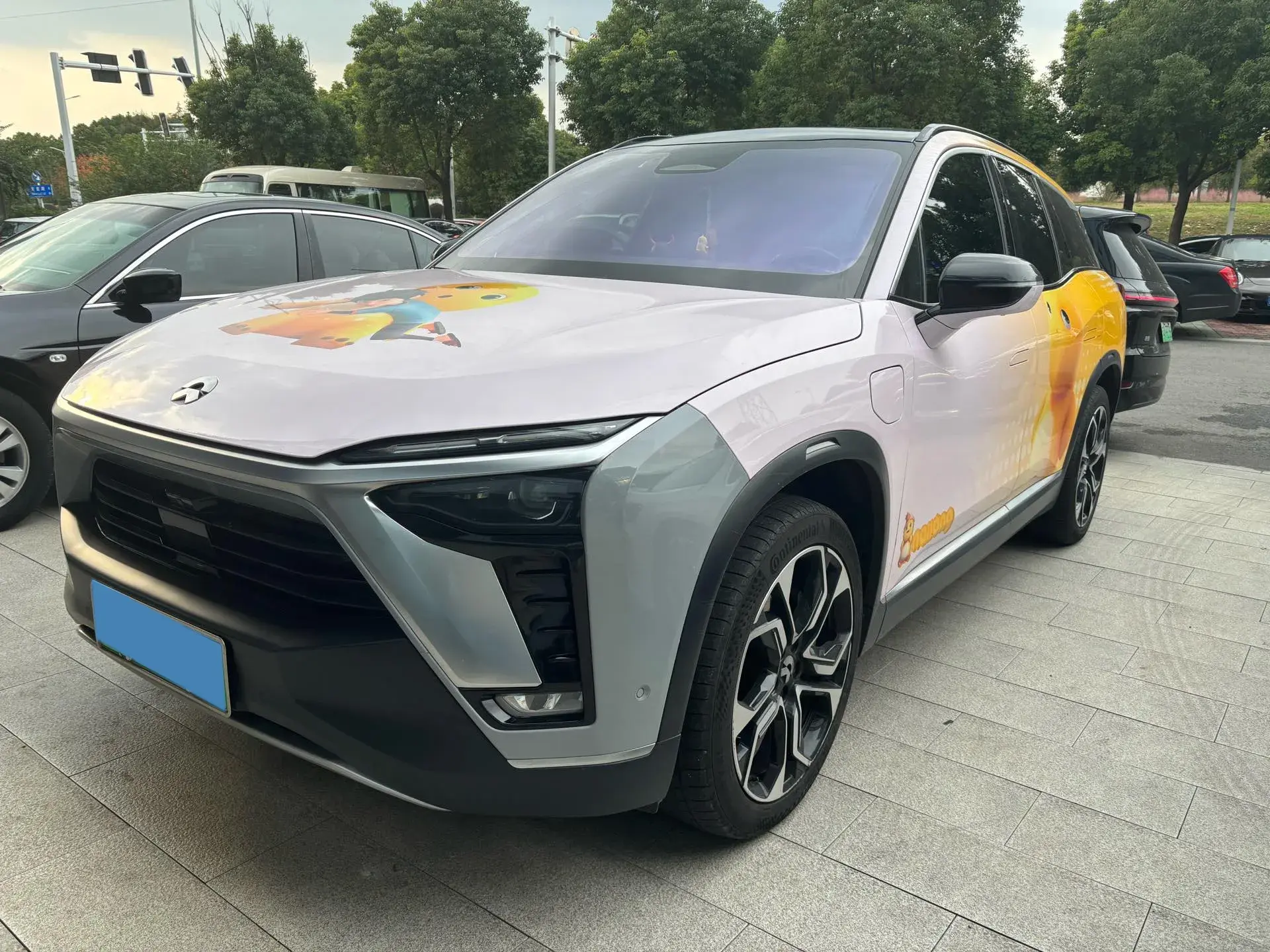 2020 NIO ES8 view 1
