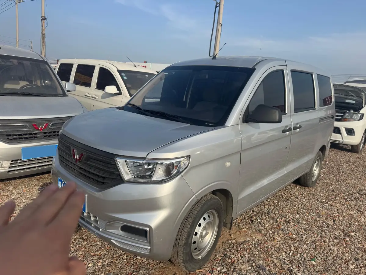 2022 WuLing HongGuang V 1.5L 99HP L4 6MT