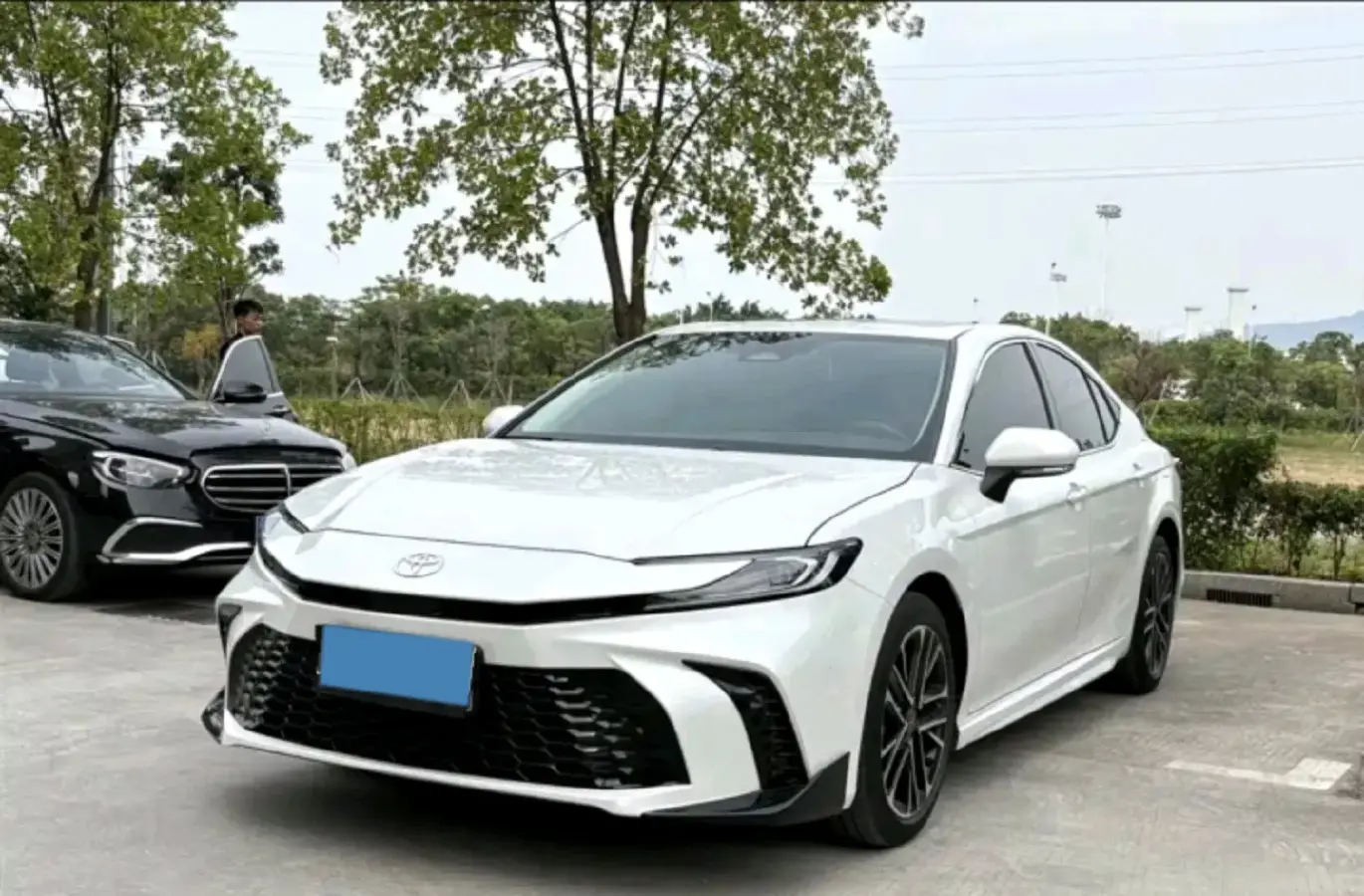 2026 Toyota Camry 2.0L 152HP L4 E-CVT Hybrid