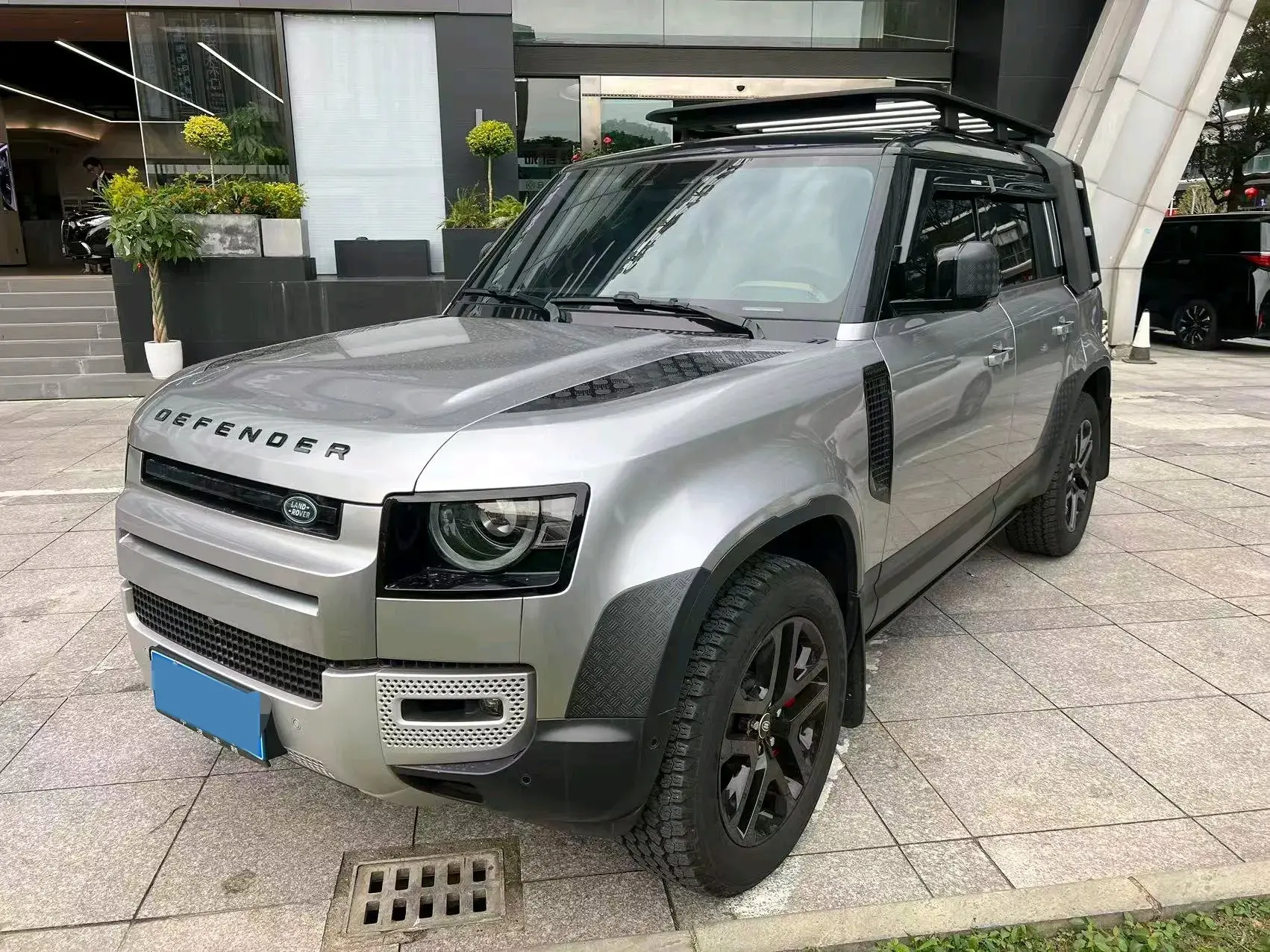 2025 LAND ROVER view 1