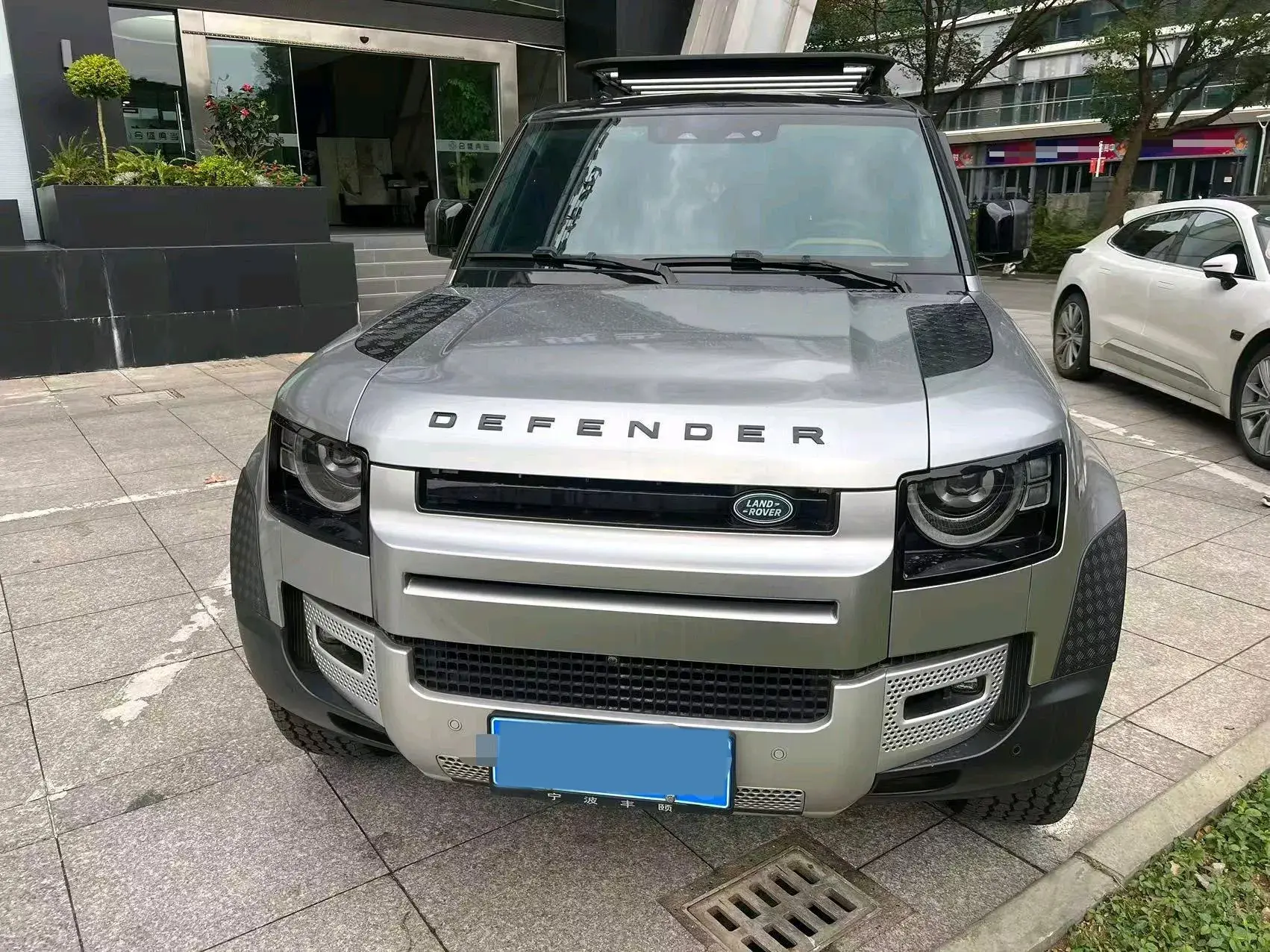 2025 LAND ROVER thumbnail 2