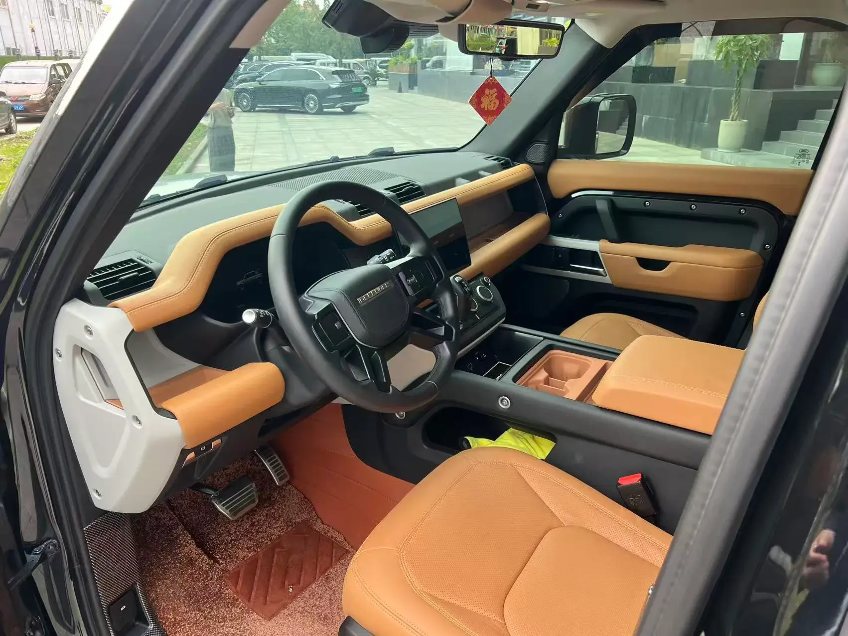 2025 LAND ROVER thumbnail 4