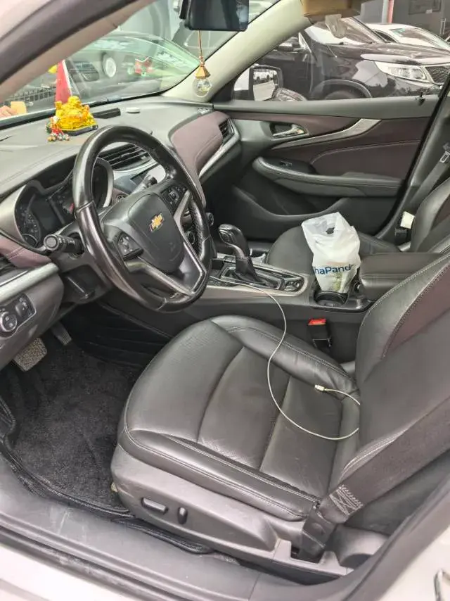 2018 CHEVROLET MALIBU thumbnail 2