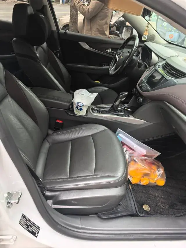 2018 CHEVROLET MALIBU thumbnail 4