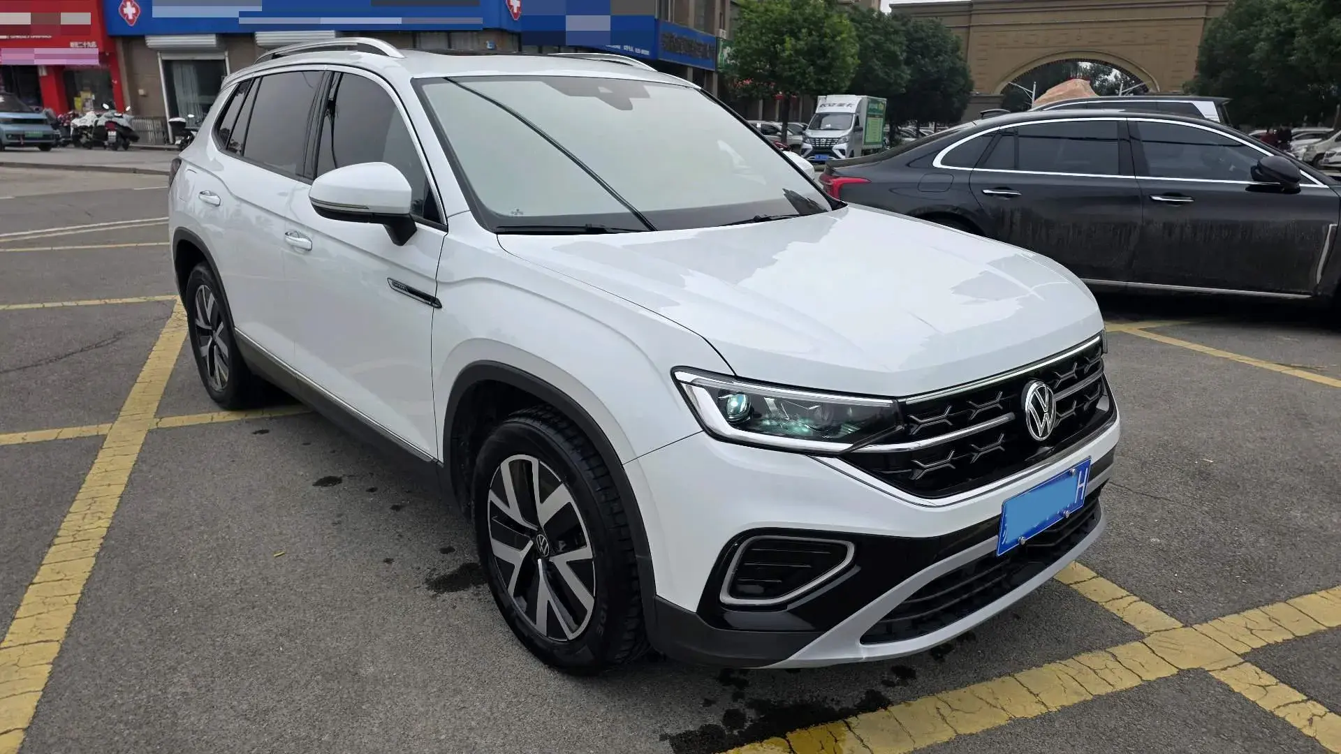 2023 VOLKSWAGEN TAYRON thumbnail 2