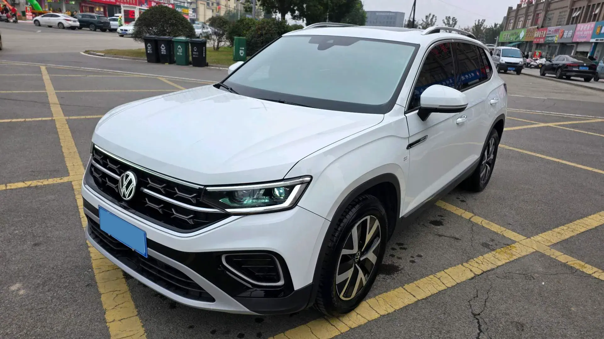 2023 VOLKSWAGEN TAYRON view 1