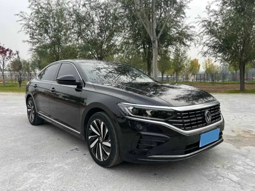 2023 VOLKSWAGEN PASSAT thumbnail 3