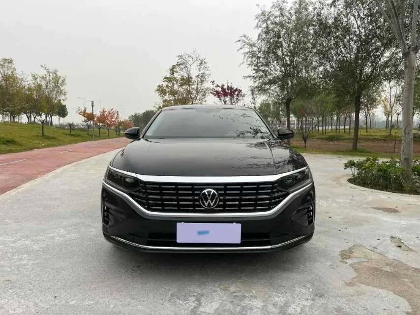 2023 VOLKSWAGEN PASSAT thumbnail 2