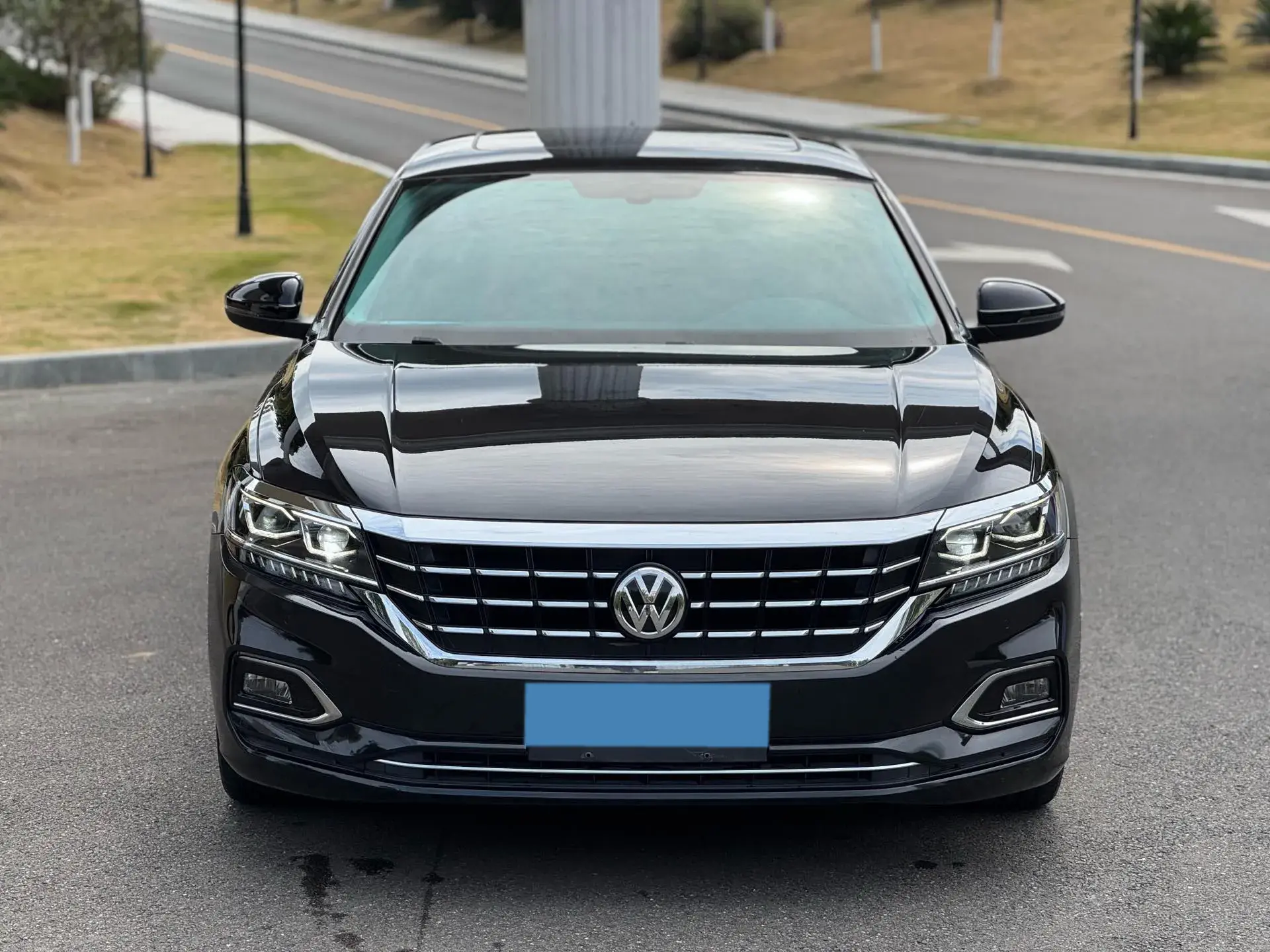 2019 VOLKSWAGEN PASSAT thumbnail 2