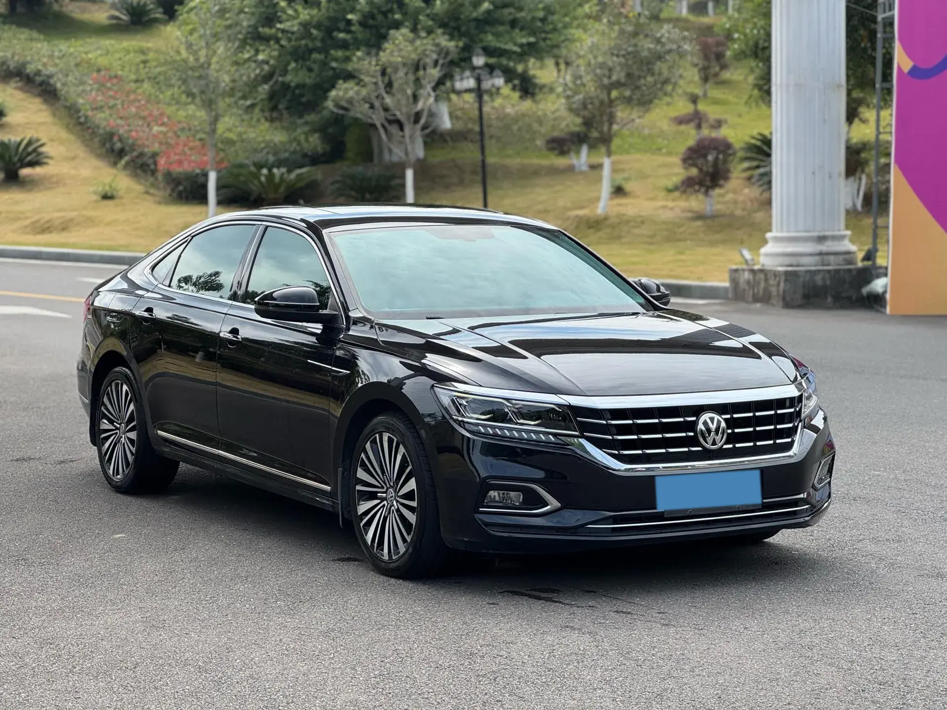2019 VOLKSWAGEN PASSAT thumbnail 3