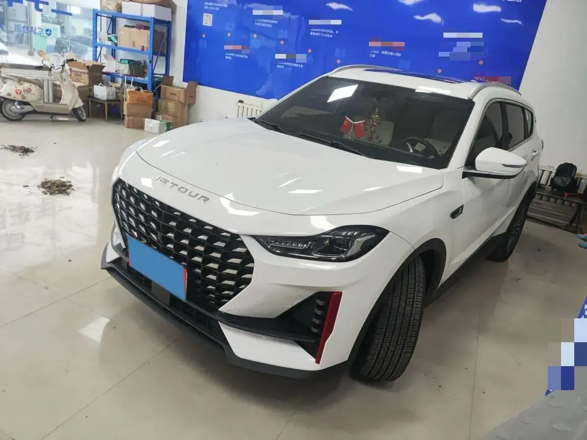 2023 JETOUR X70 view 1