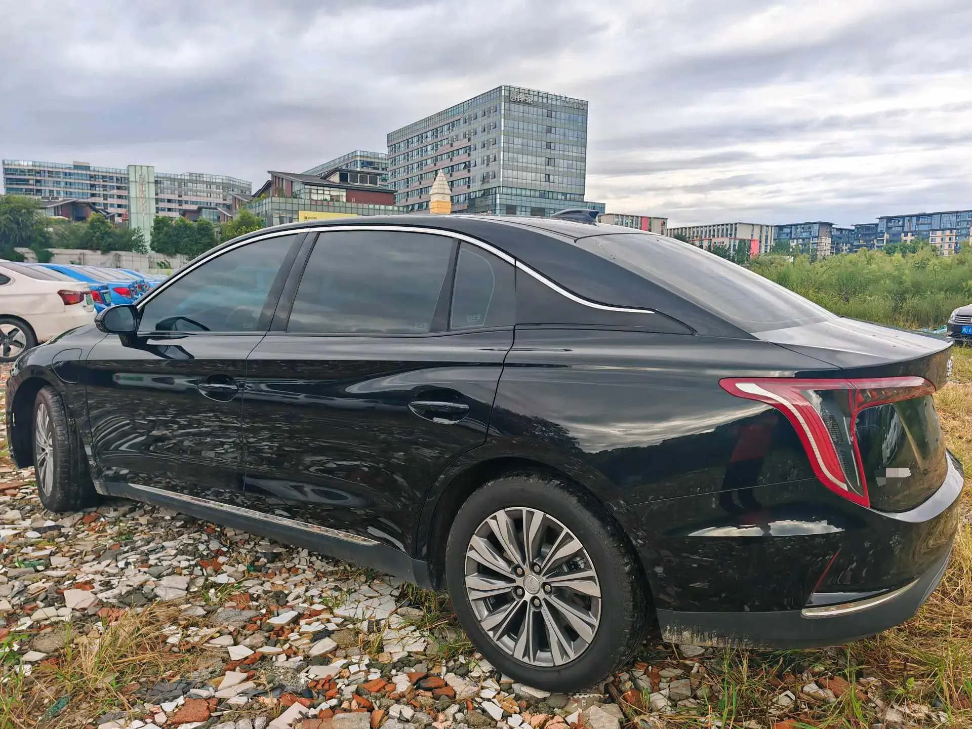 2024 HONGQI E-QM5 thumbnail 4