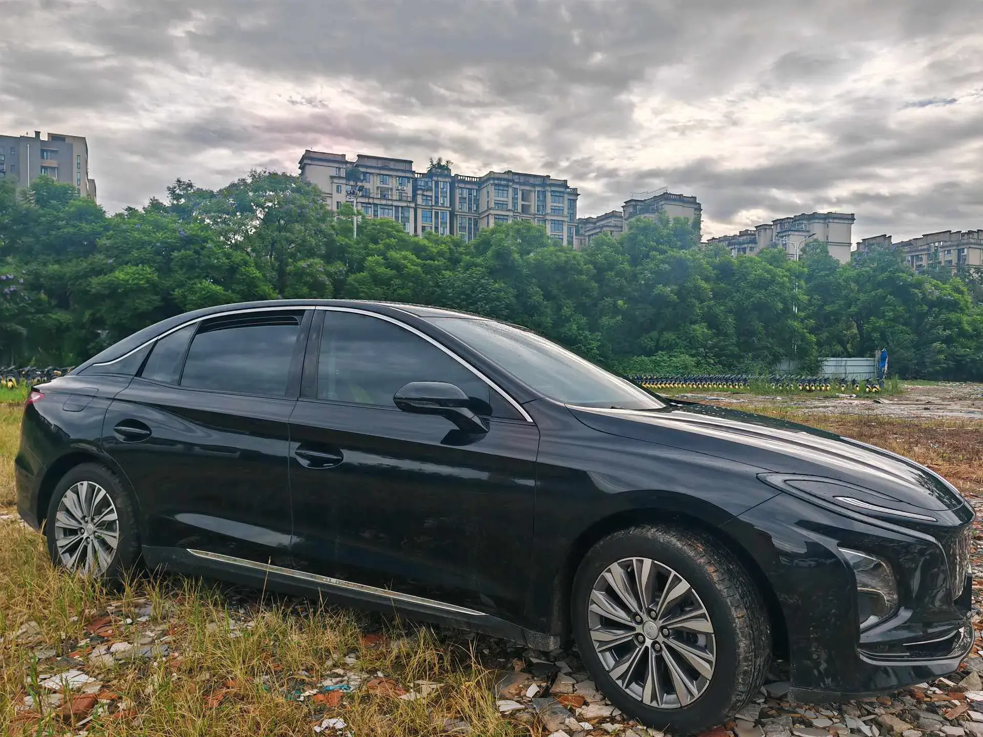 2024 HONGQI E-QM5 thumbnail 3