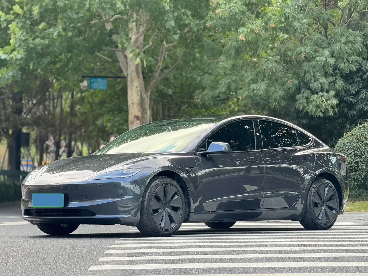 2025 Tesla Model 3 BEV 62.5KWH