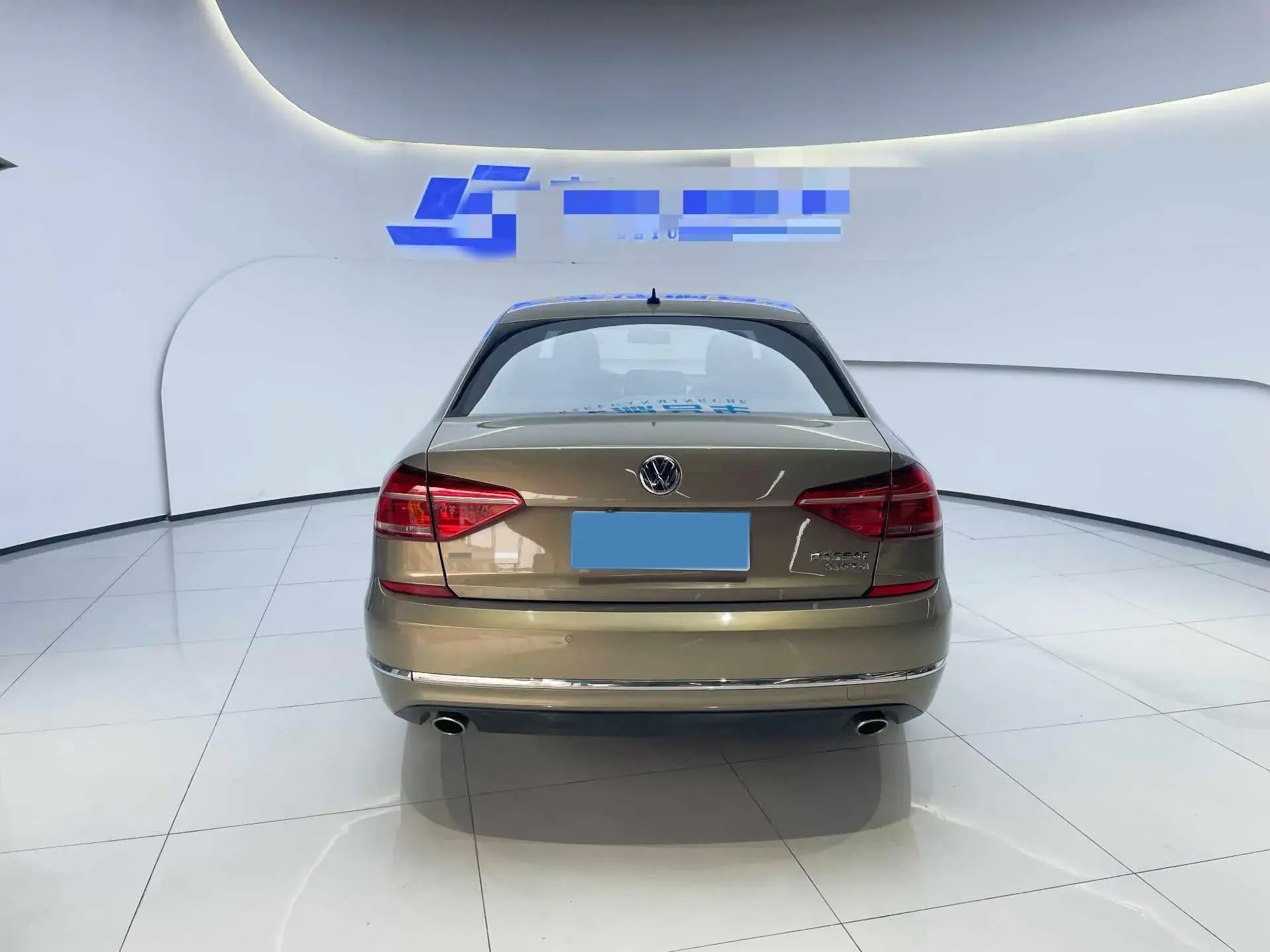 2017 VOLKSWAGEN PASSAT thumbnail 3