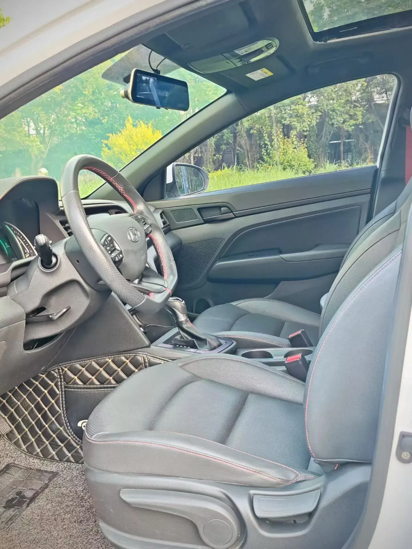 2019 HYUNDAI ELANTRA thumbnail 4