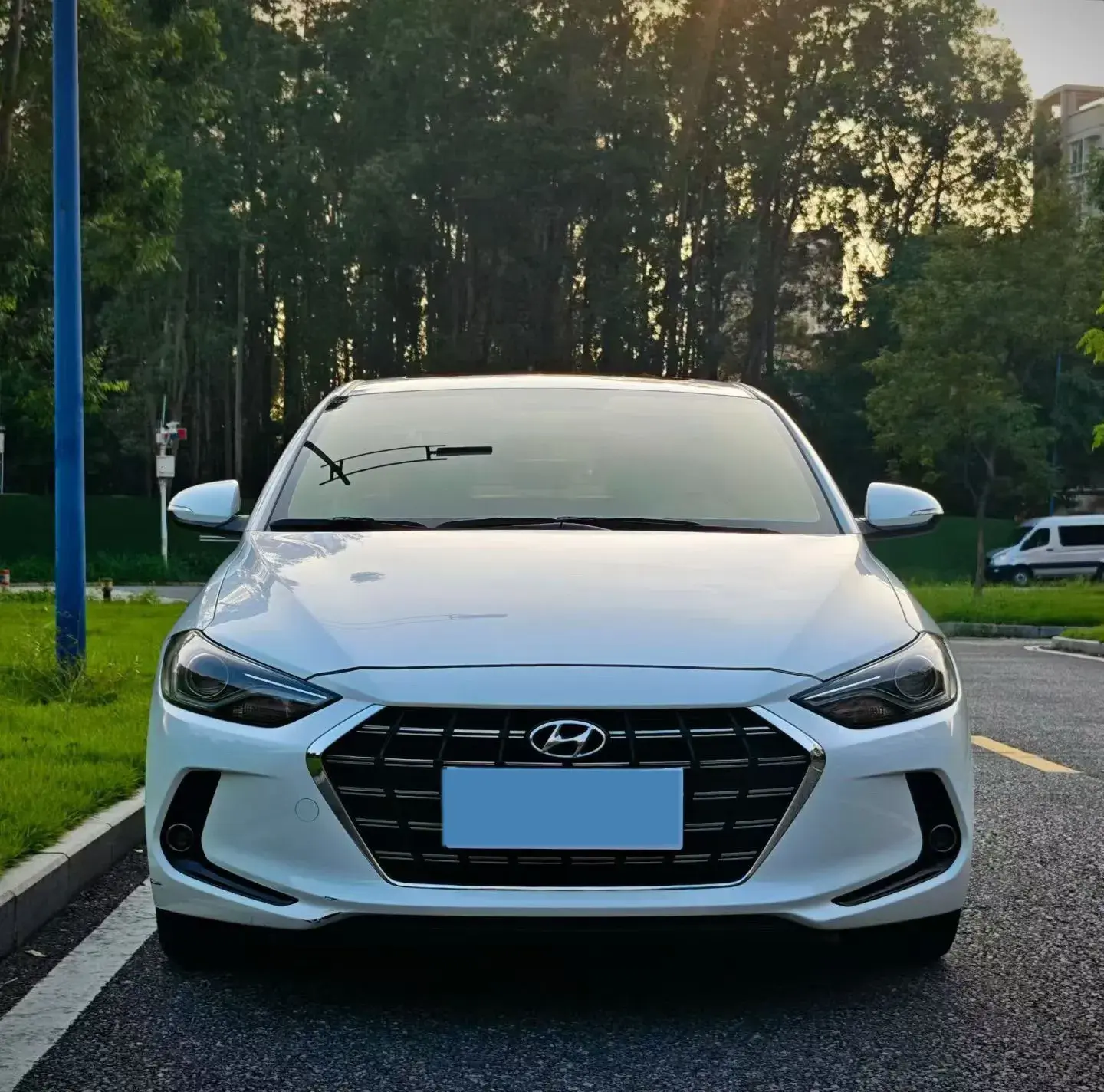 2019 HYUNDAI ELANTRA thumbnail 2