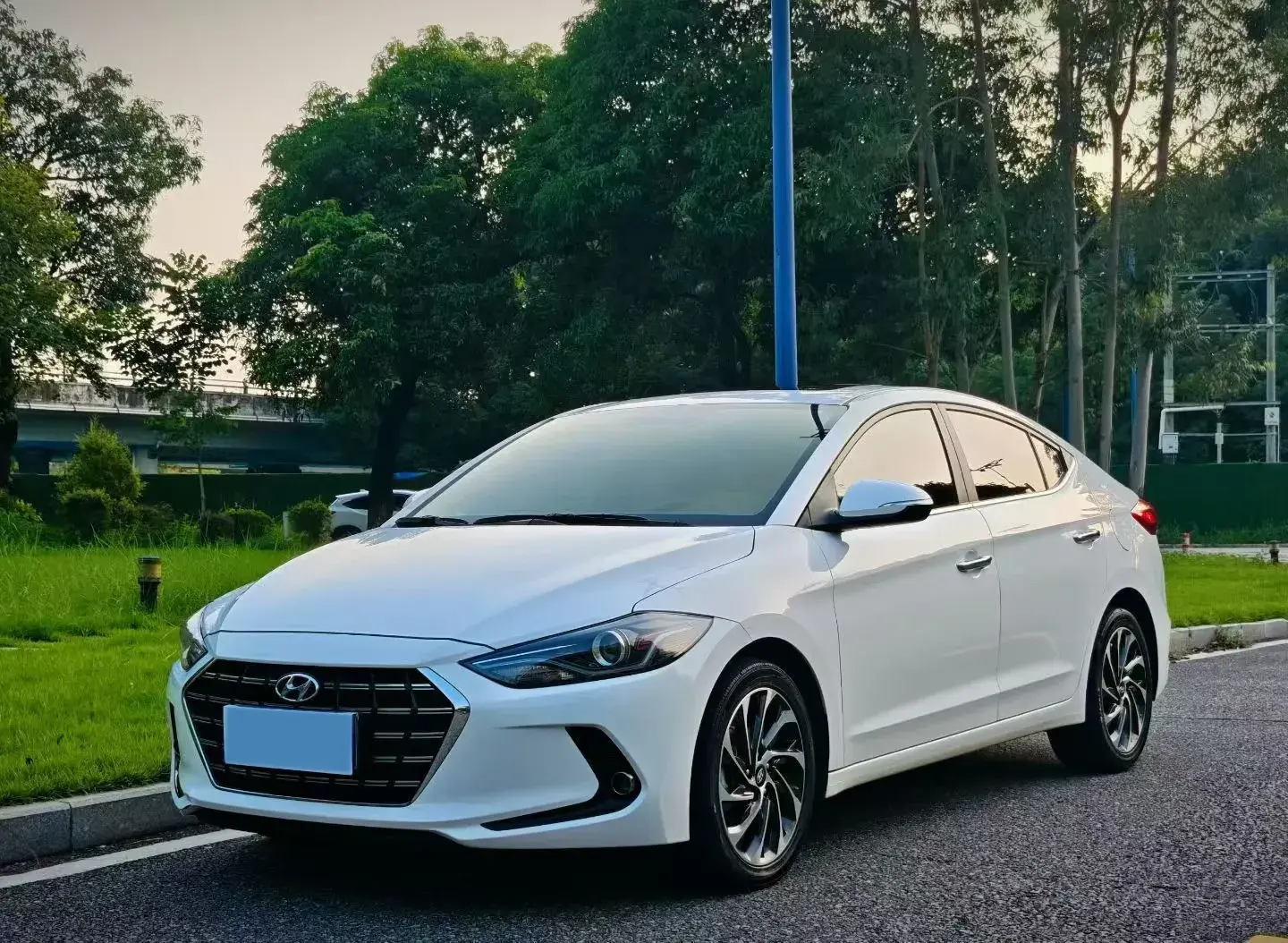 2019 HYUNDAI ELANTRA view 1