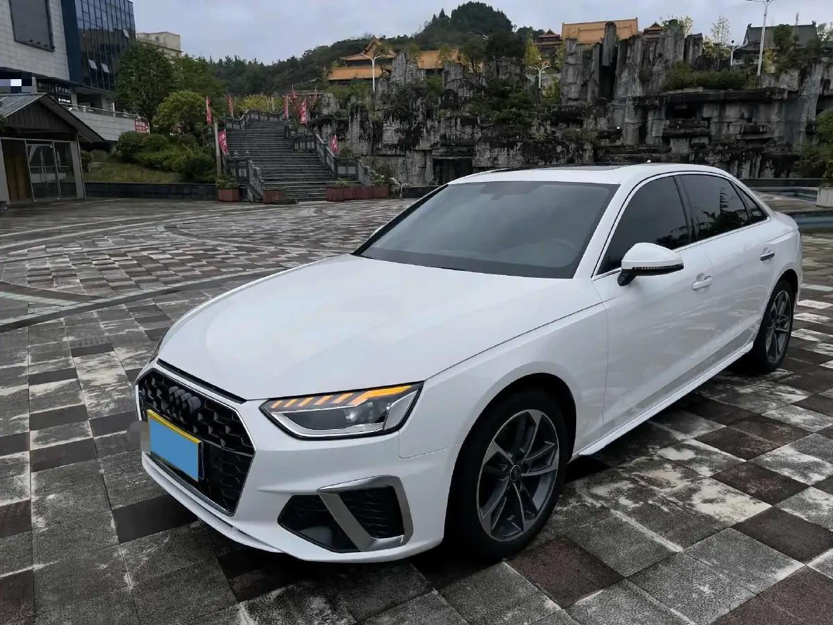 2022 Audi A4L 2.0T 190HP L4 7DCT