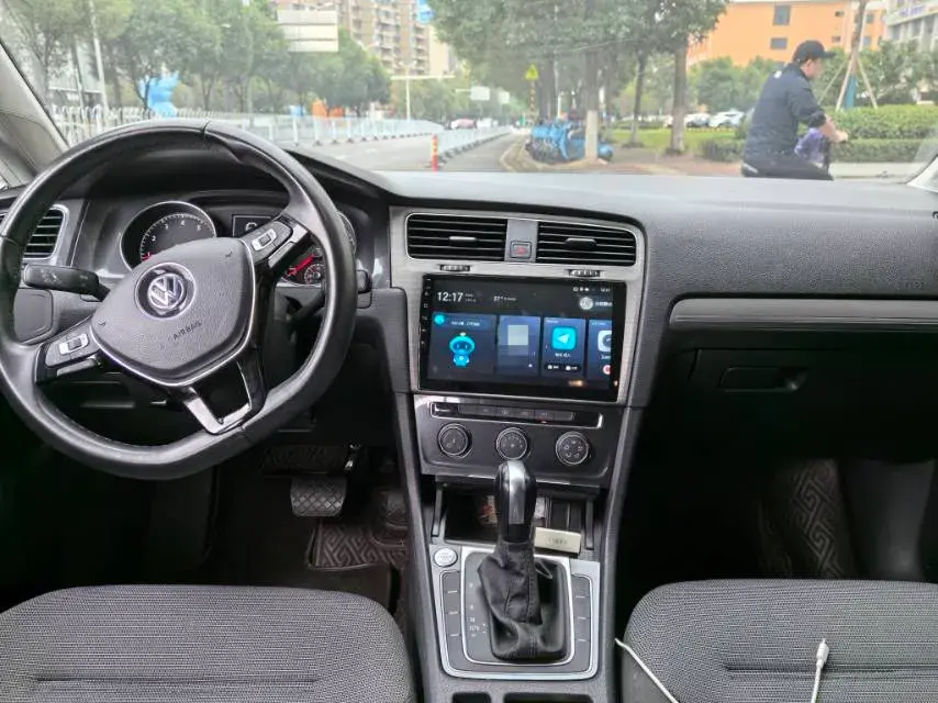 2018 VOLKSWAGEN GOLF thumbnail 3