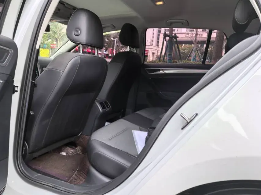 2018 VOLKSWAGEN GOLF thumbnail 4