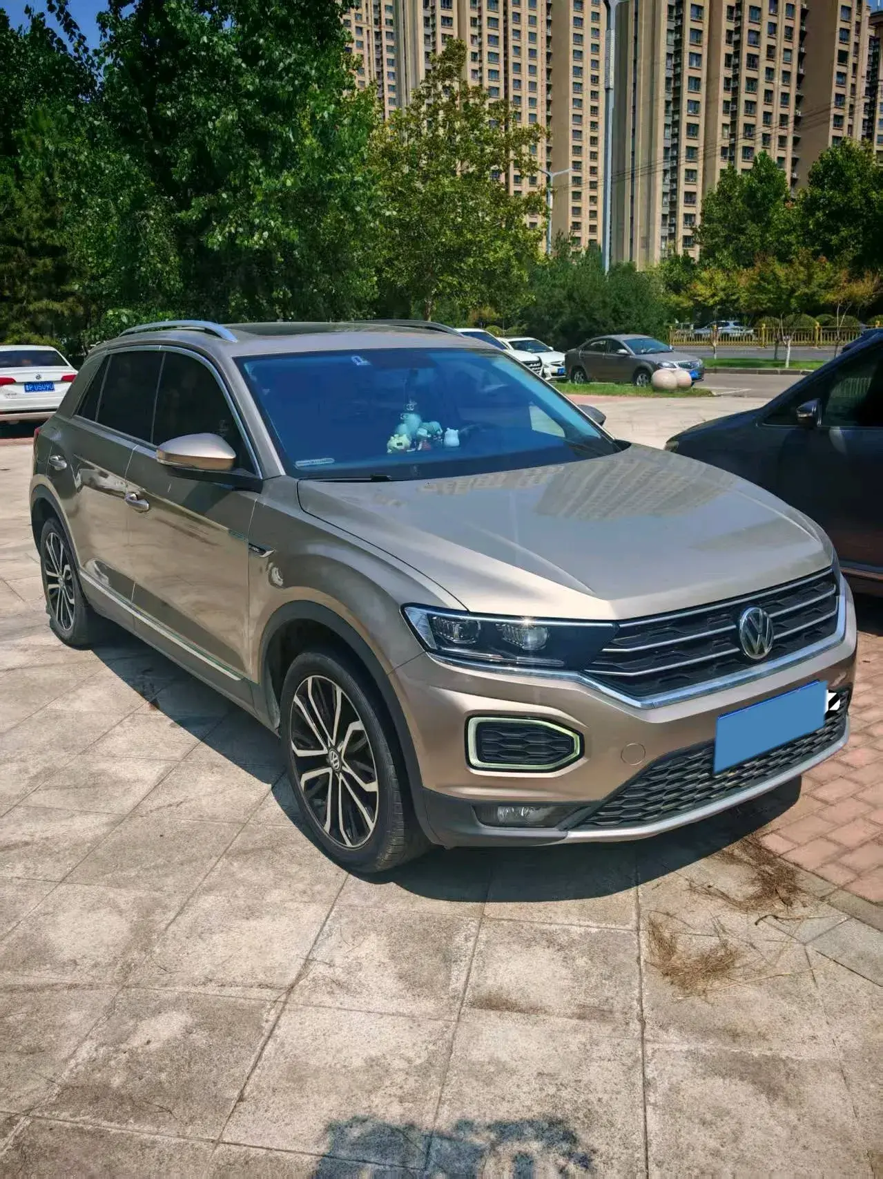 2021 VOLKSWAGEN T-ROC thumbnail 3