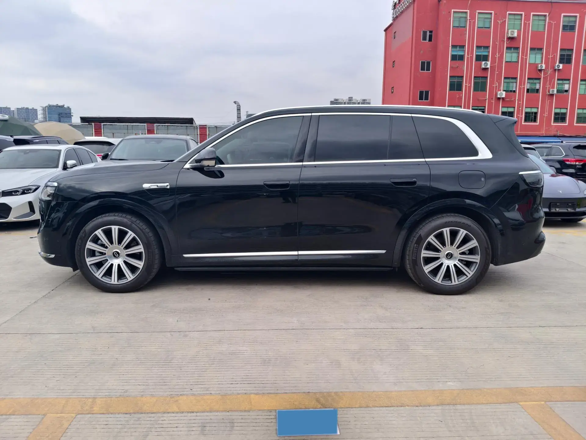 2025 AITO AITO thumbnail 4