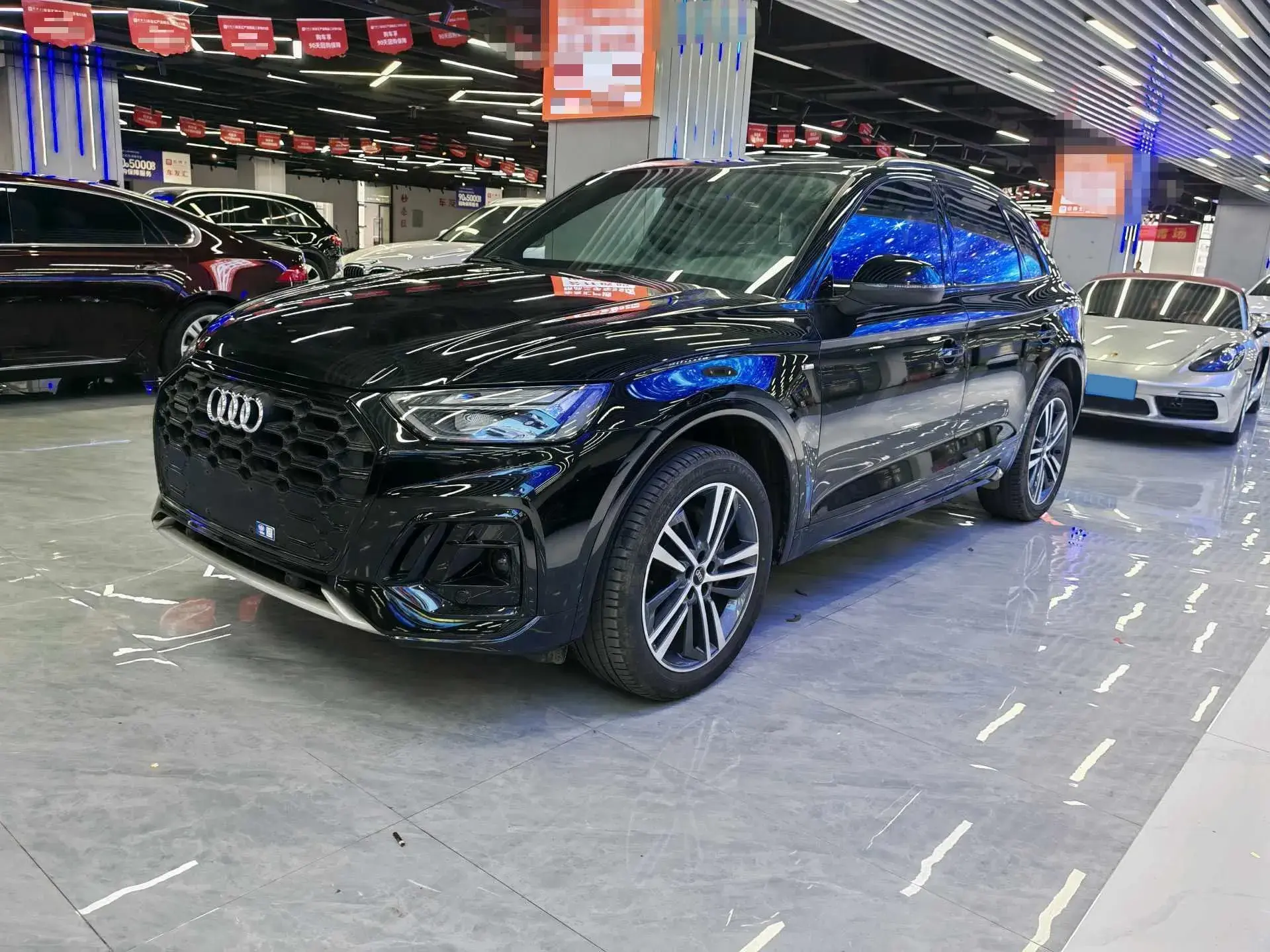 2023 AUDI Q5L view 1