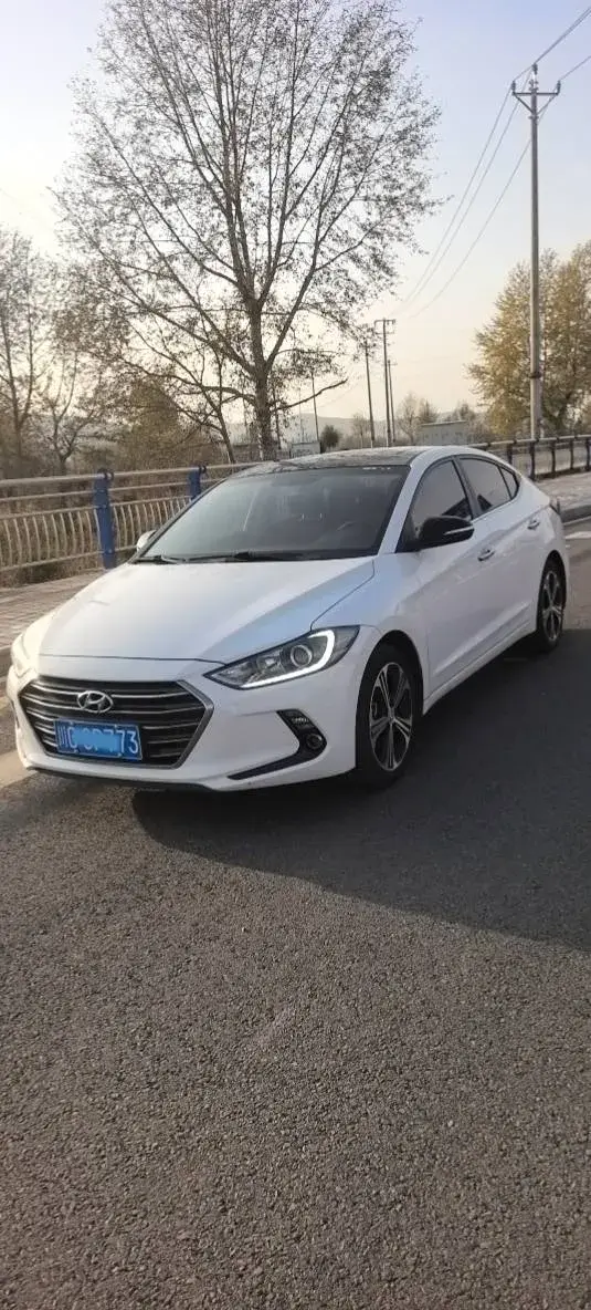 2018 HYUNDAI ELANTRA view 1