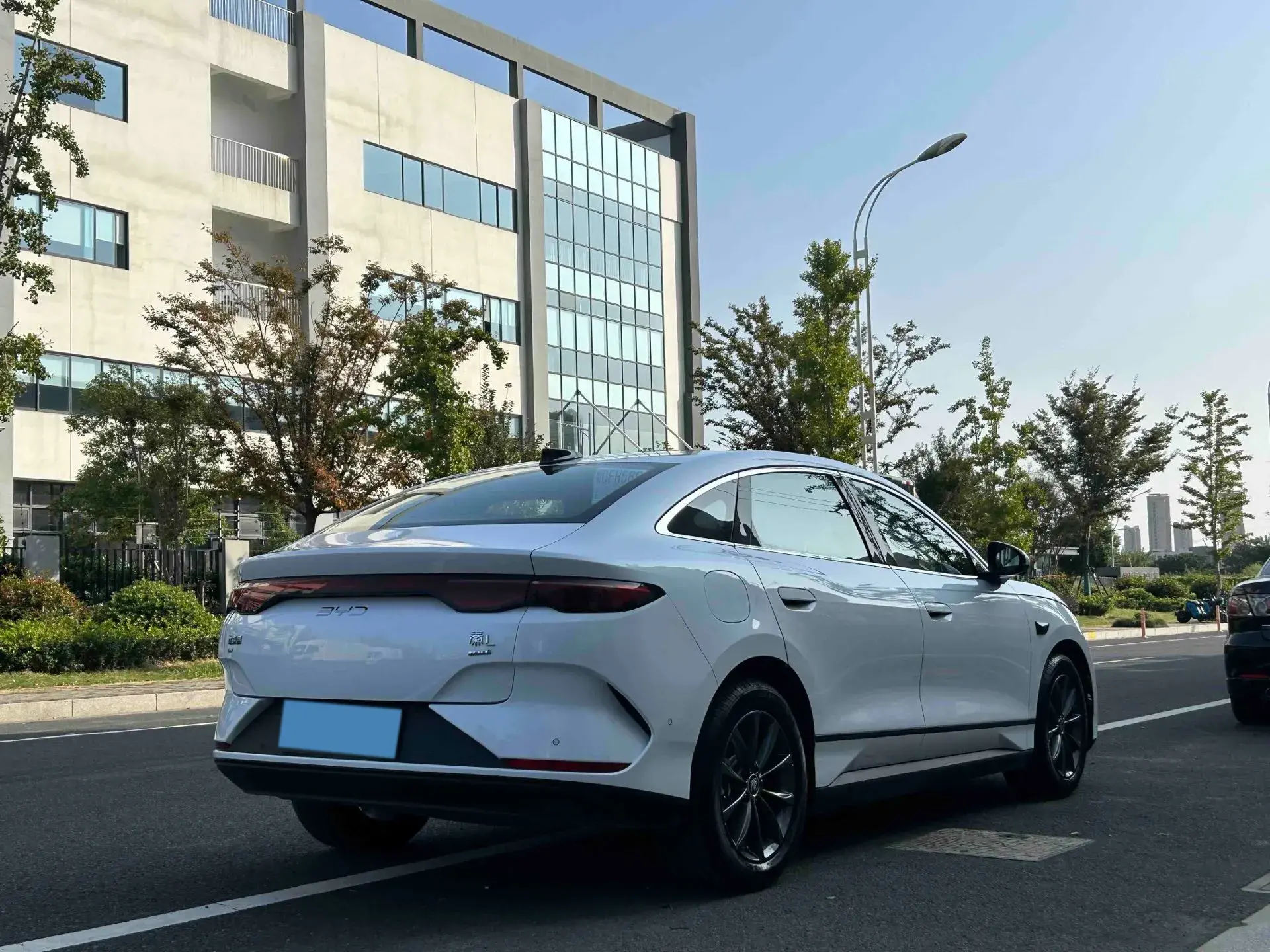 2025 BYD QINL thumbnail 3