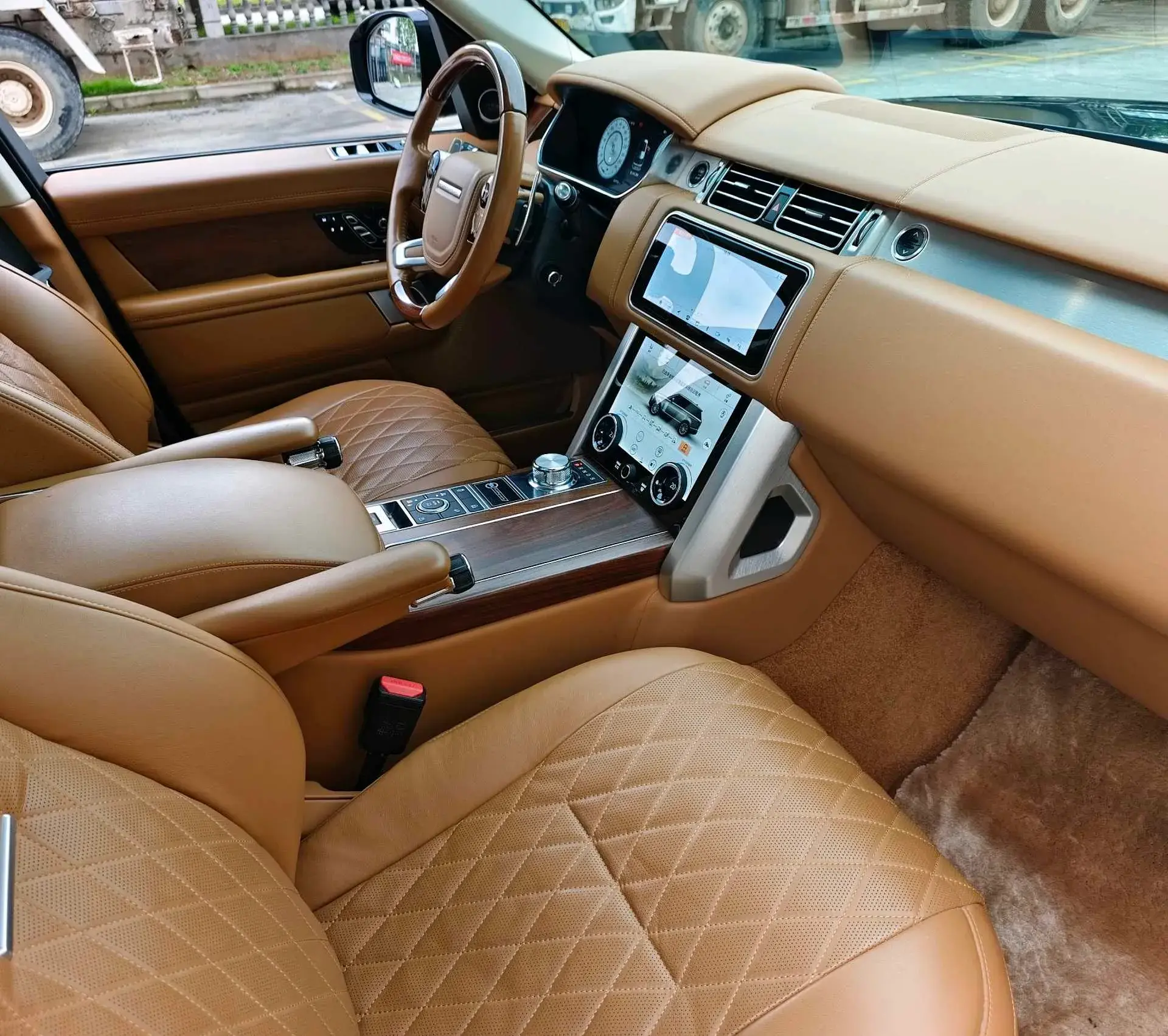 2021 LAND ROVER thumbnail 4