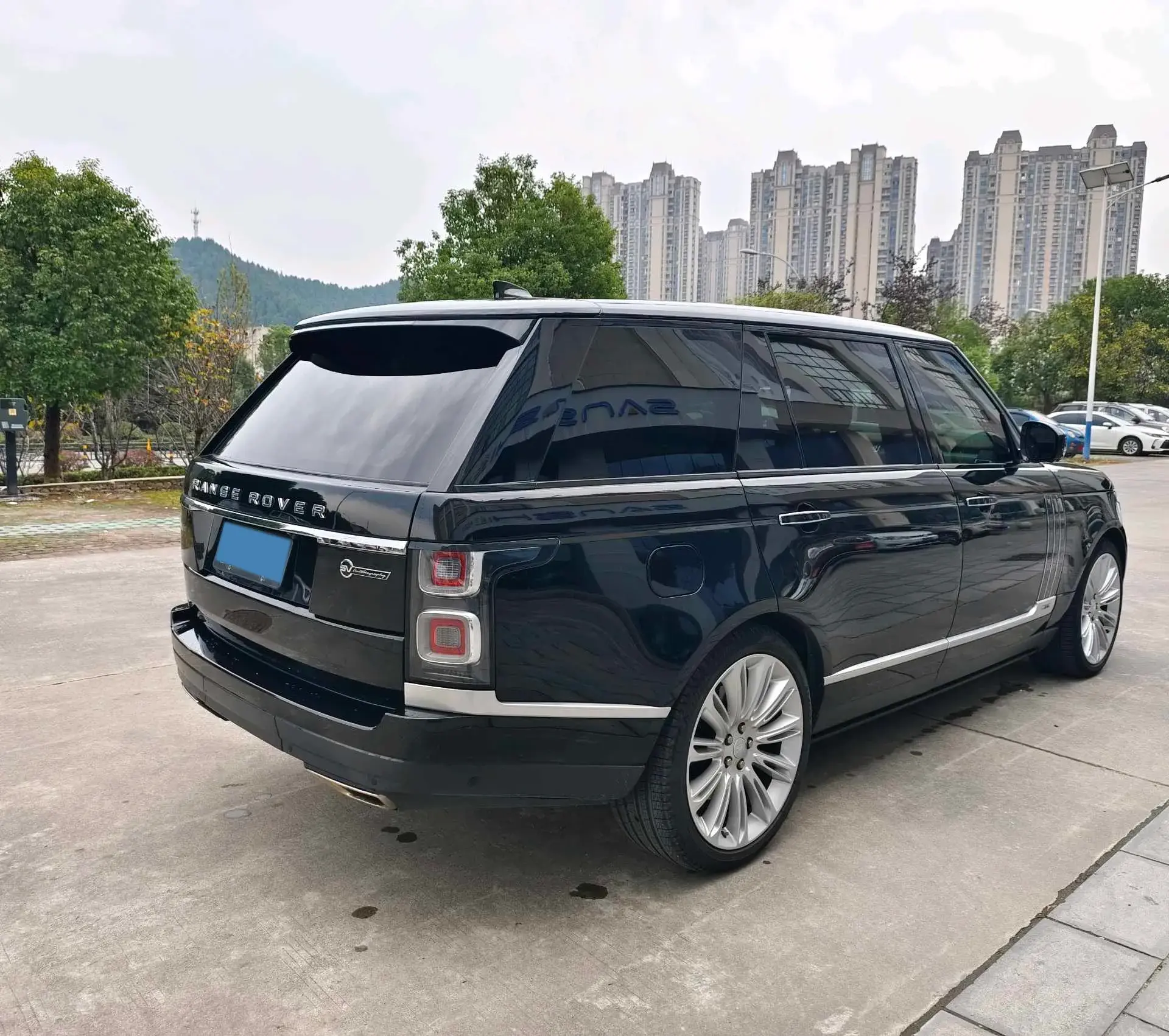 2021 LAND ROVER thumbnail 3